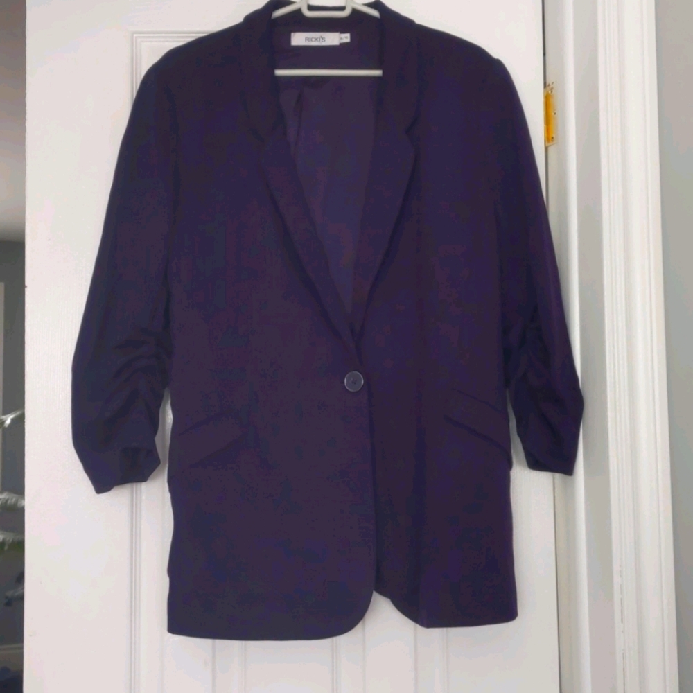 3/4 length sleeve blazer